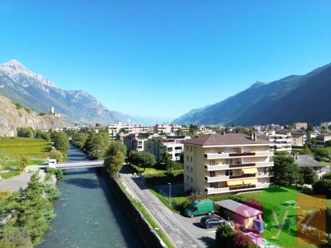 Vue aérienne de l'immeuble jouissant d'une situation privilégiée au bord de la Dranse